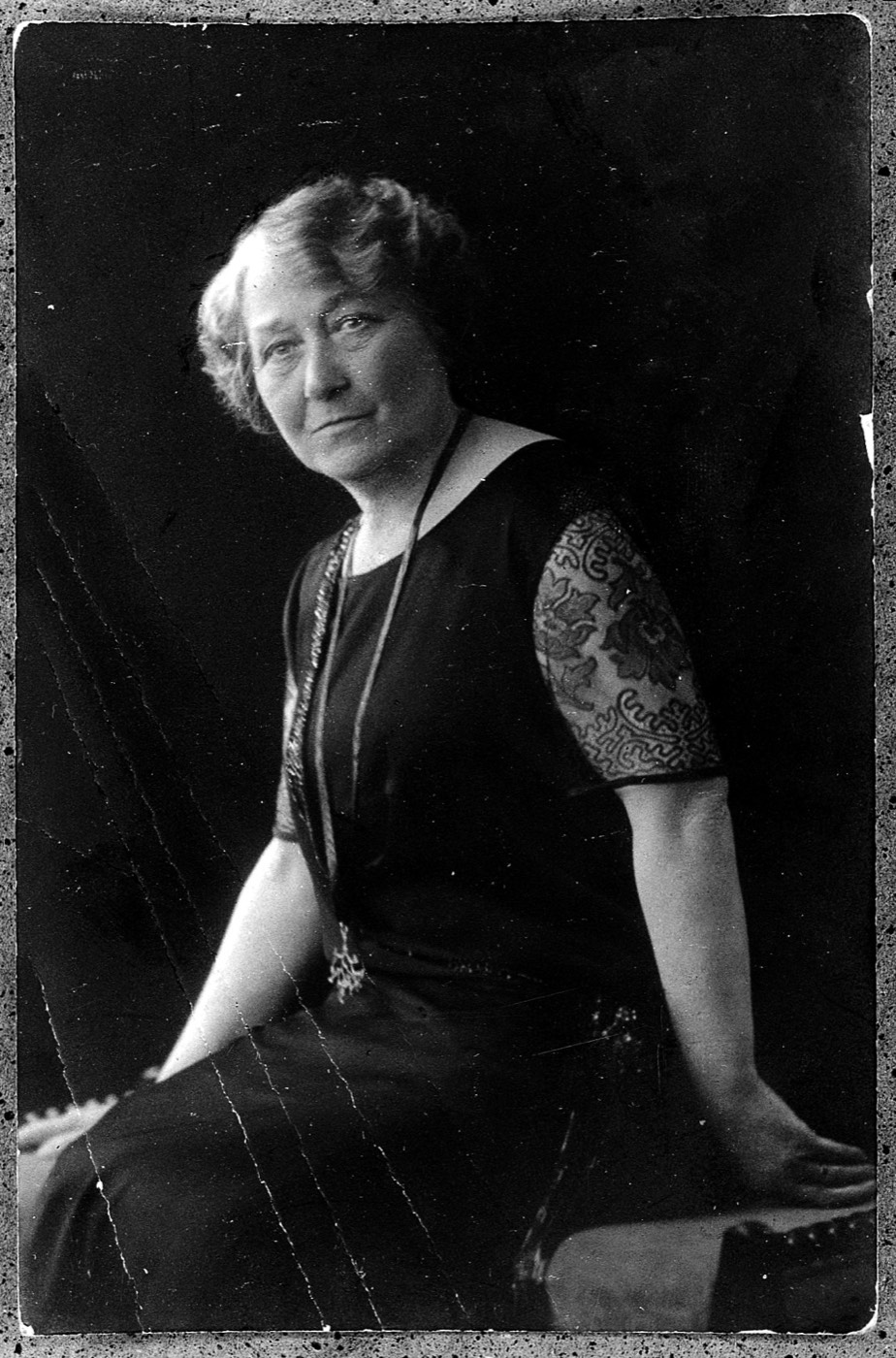Portrait photograph of Lady Florence Barrett